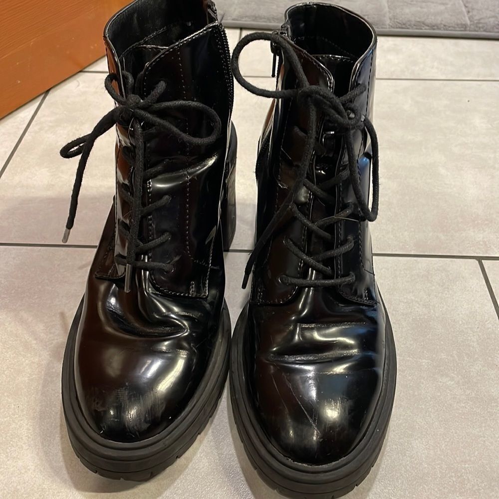 Forever 21 black heeled lace up ankle boots - Picture 2 of 13